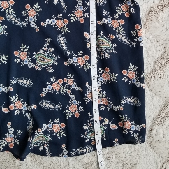 ✨️CL Lush Navy Blue Ruffle Cold Shoulder Floral Top Size M - Picture 7 of 8